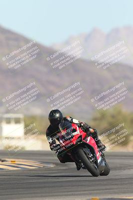 media/Oct-30-2025-Racers Edge (Thu) [[dabbdaf680]]/3-B Group/Session 2 (Turn 14)/